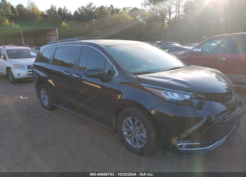 2022 TOYOTA SIENNA XLE VIN: 5TDJRKEC5NS083292