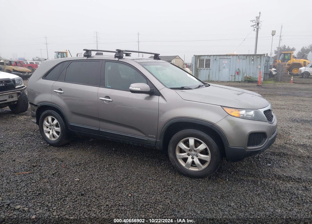 2013 KIA SORENTO LX VIN: 5XYKTDA62DG311889
