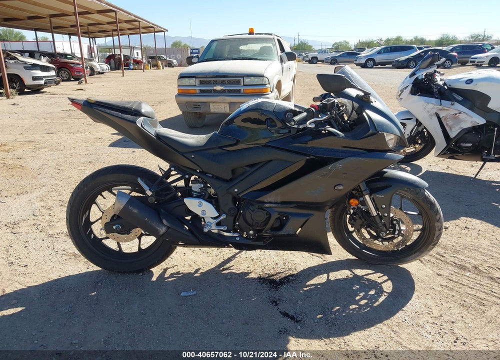 2021 YAMAHA YZFR3 A VIN: MH3RH18Y4MK008307