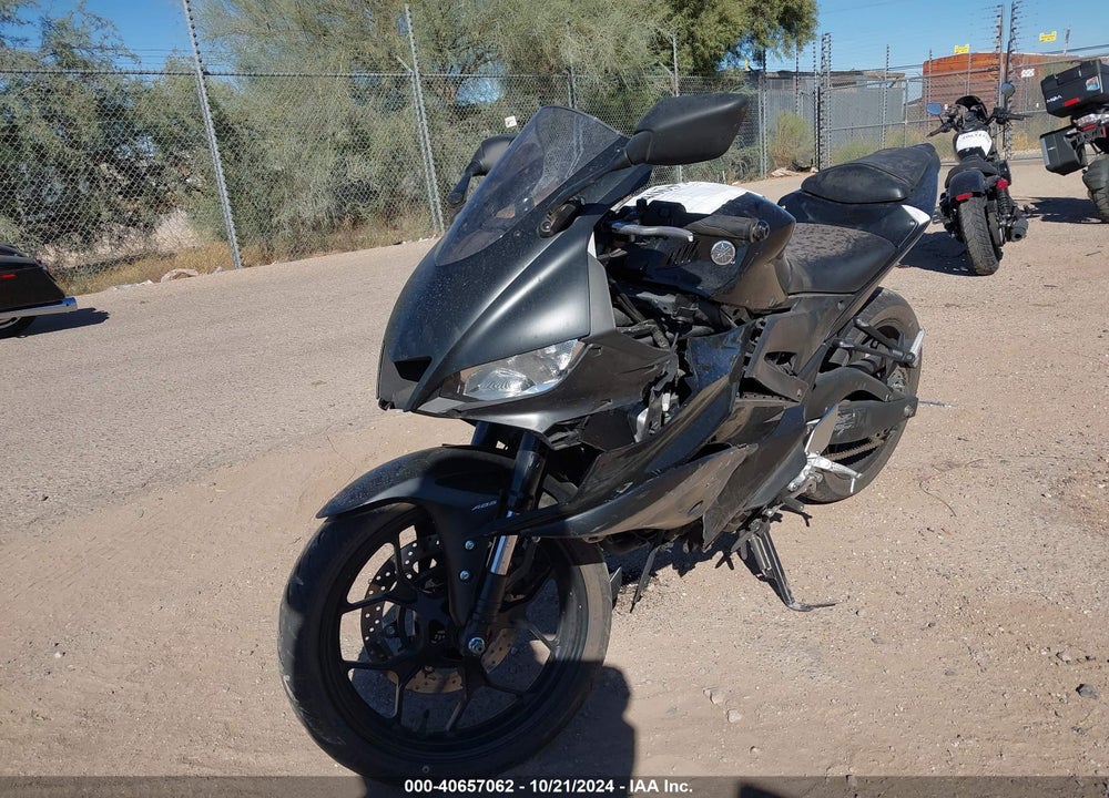 2021 YAMAHA YZFR3 A VIN: MH3RH18Y4MK008307