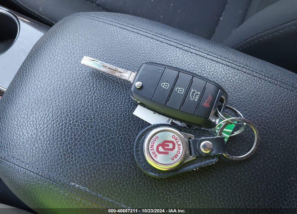 2015 KIA SORENTO LX VIN: 5XYKT3A63FG592839