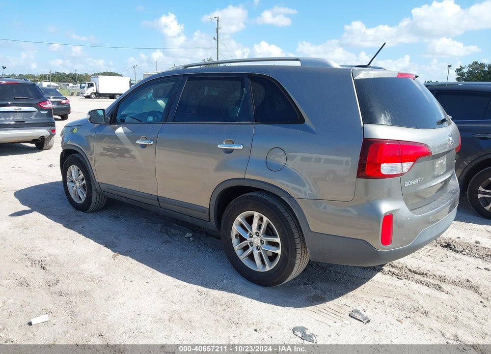 2015 KIA SORENTO LX VIN: 5XYKT3A63FG592839