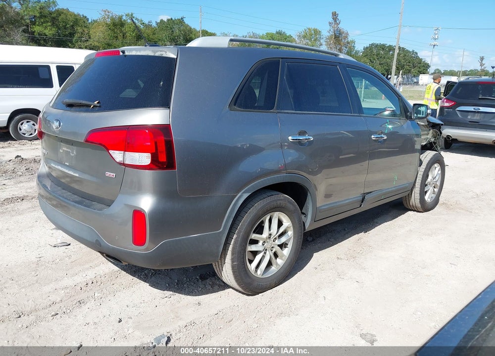 2015 KIA SORENTO LX VIN: 5XYKT3A63FG592839