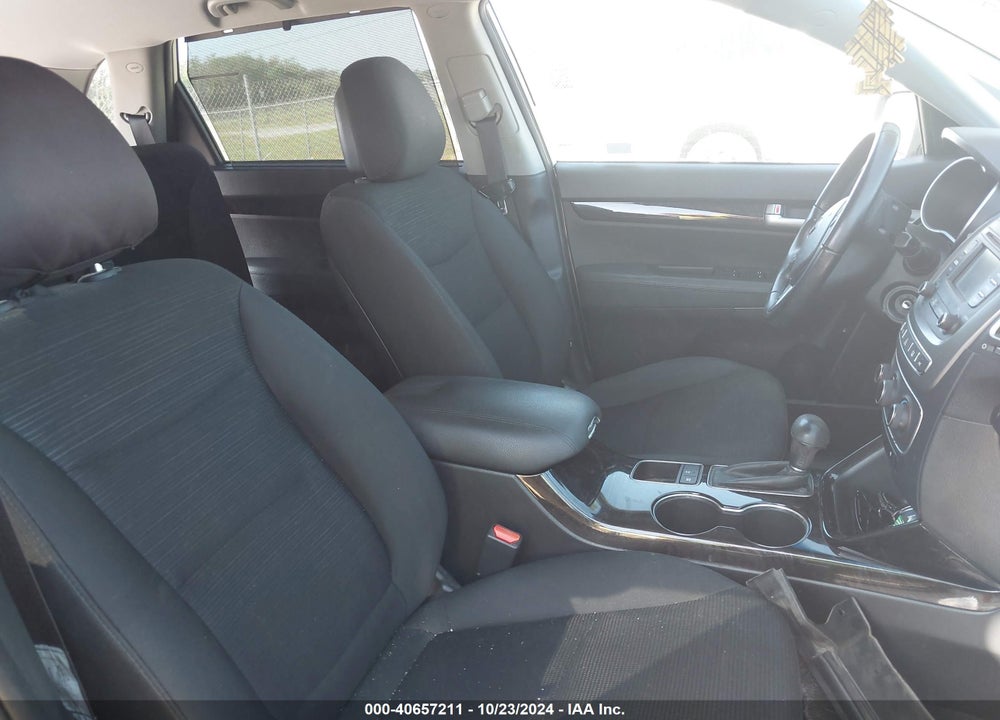 2015 KIA SORENTO LX VIN: 5XYKT3A63FG592839
