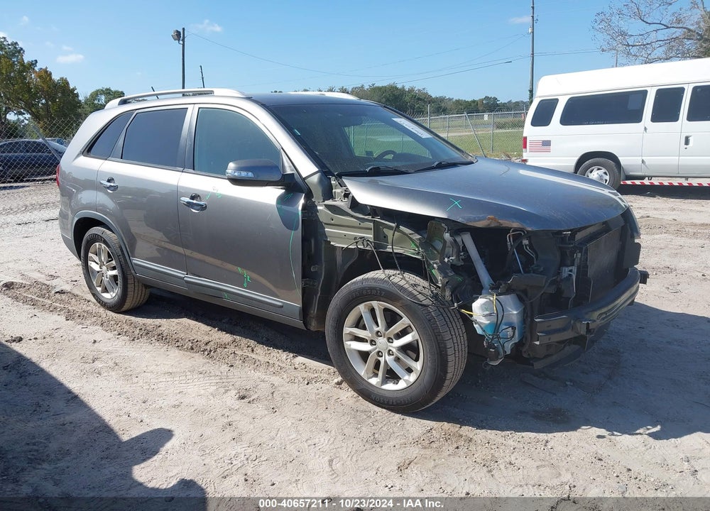 2015 KIA SORENTO LX VIN: 5XYKT3A63FG592839