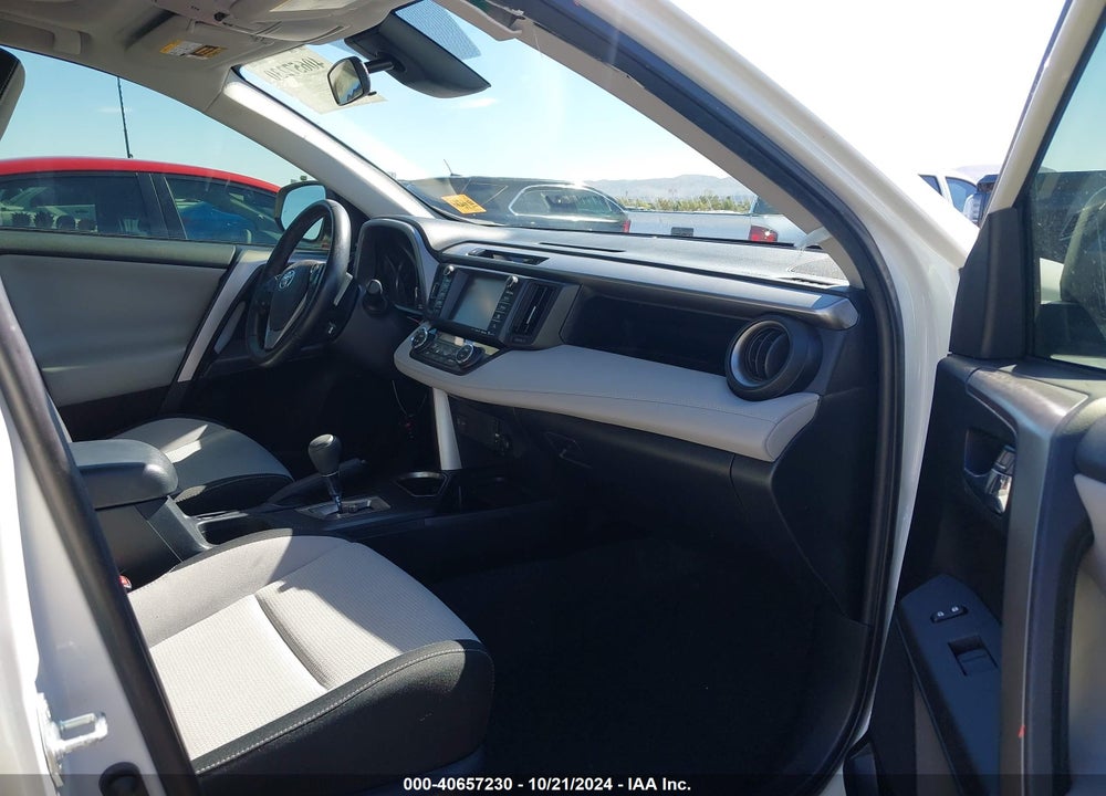 2018 TOYOTA RAV4 ADVENTURE/XLE VIN: JTMWFREV0JJ170890