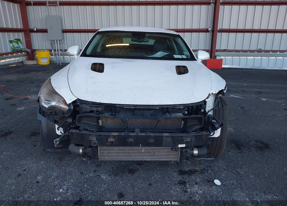 2018 KIA STINGER VIN: KNAE15LA5J6035343