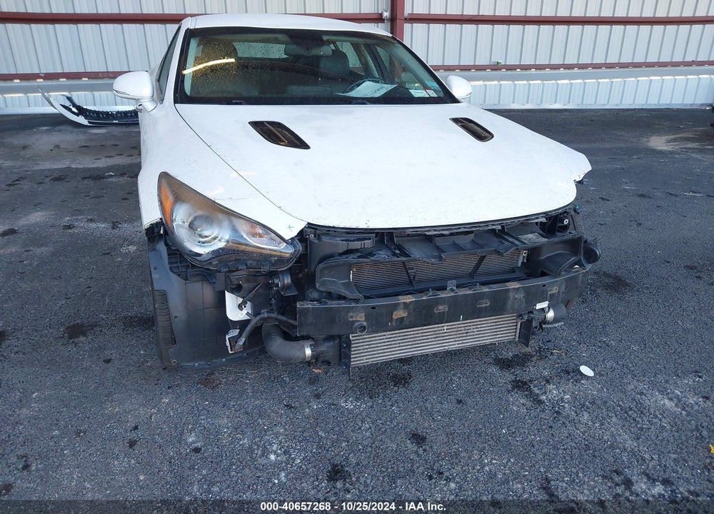 2018 KIA STINGER VIN: KNAE15LA5J6035343