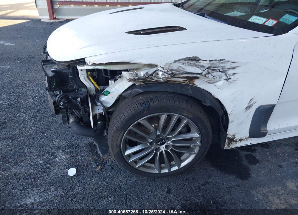 2018 KIA STINGER VIN: KNAE15LA5J6035343