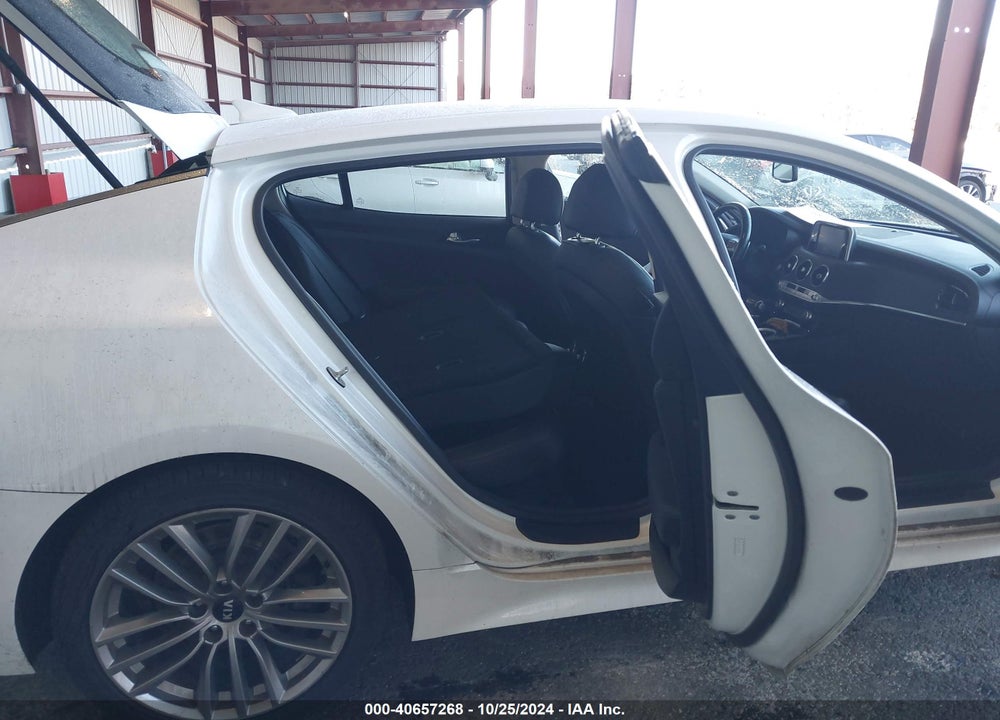 2018 KIA STINGER VIN: KNAE15LA5J6035343