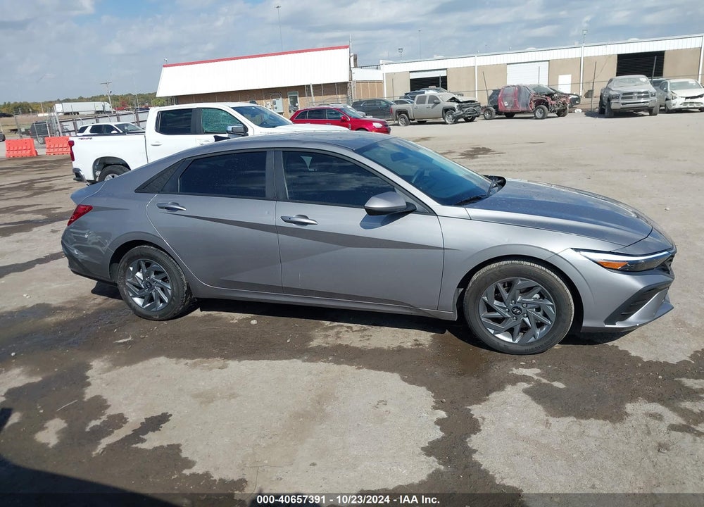 2024 HYUNDAI ELANTRA SEL VIN: KMHLM4DG0RU796413