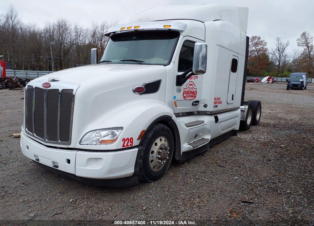 2017 PETERBILT 579 VIN: 1XPBD49XXHD355278