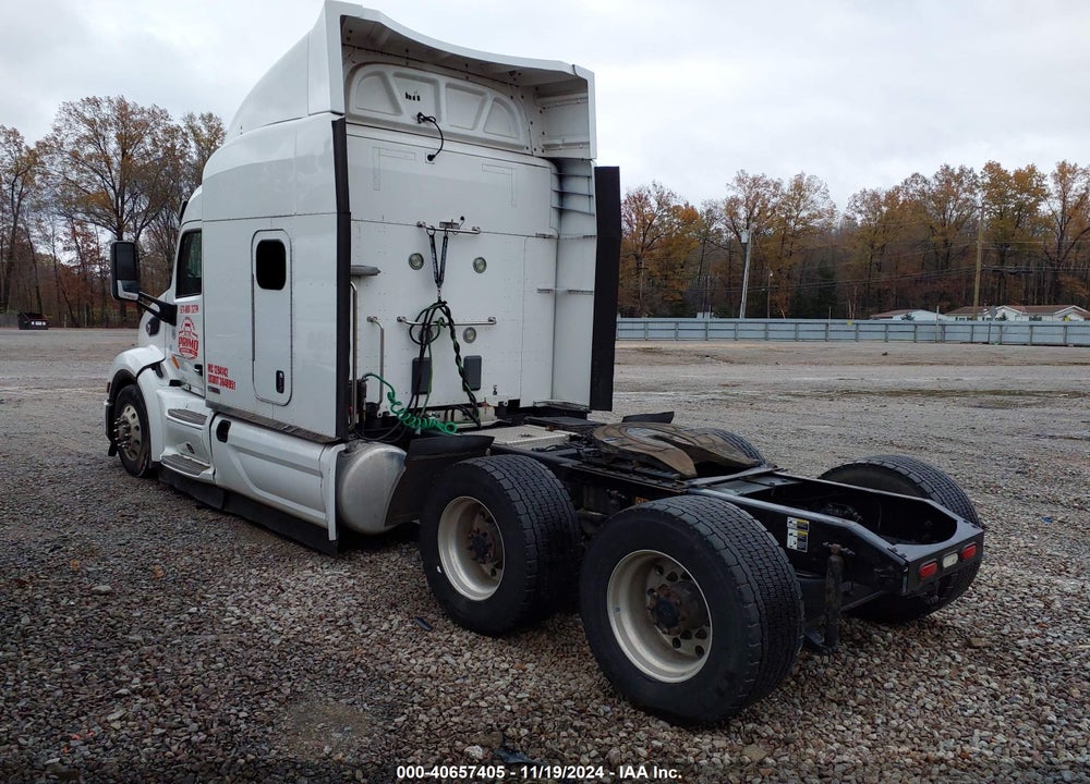 2017 PETERBILT 579 VIN: 1XPBD49XXHD355278
