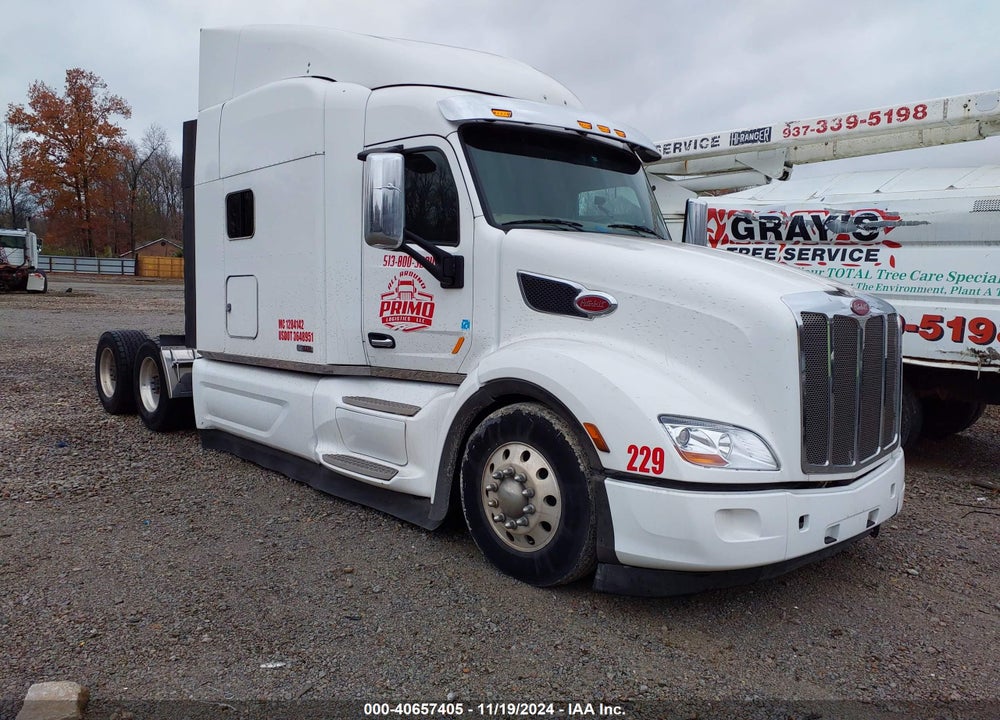 2017 PETERBILT 579 VIN: 1XPBD49XXHD355278