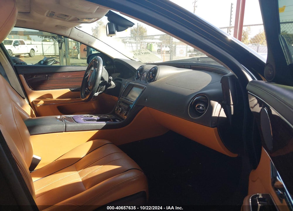 2011 JAGUAR XJ VIN: SAJWA1CB8BLV02767