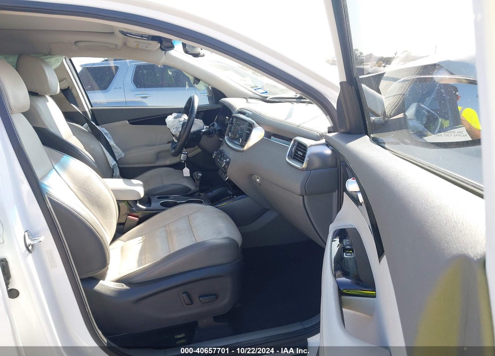 2017 KIA SORENTO 3.3L SX VIN: 5XYPK4A57HG312736