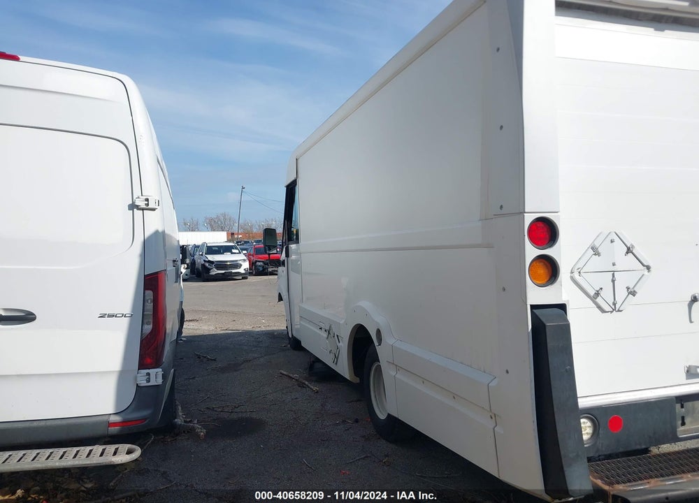 2013 ISUZU COMMERCIAL VAN VIN: JALB4T178D7W01260