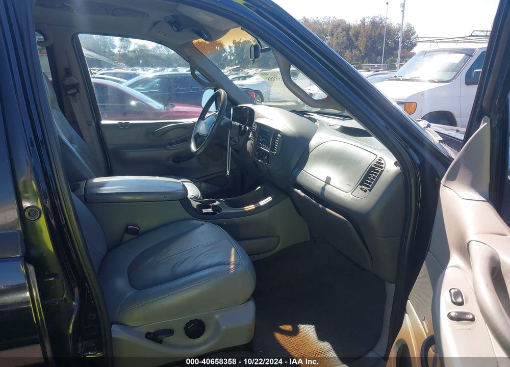 2000 FORD EXPEDITION XLT VIN: 1FMRU15L7YLA23933