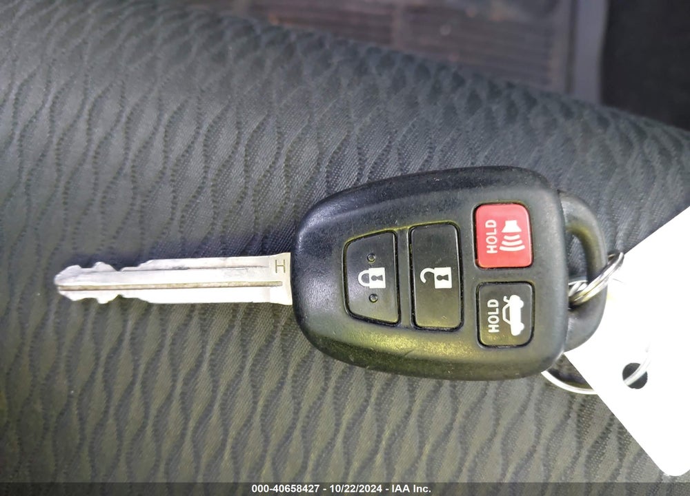 2017 TOYOTA COROLLA LE VIN: 2T1BURHE1HC905902