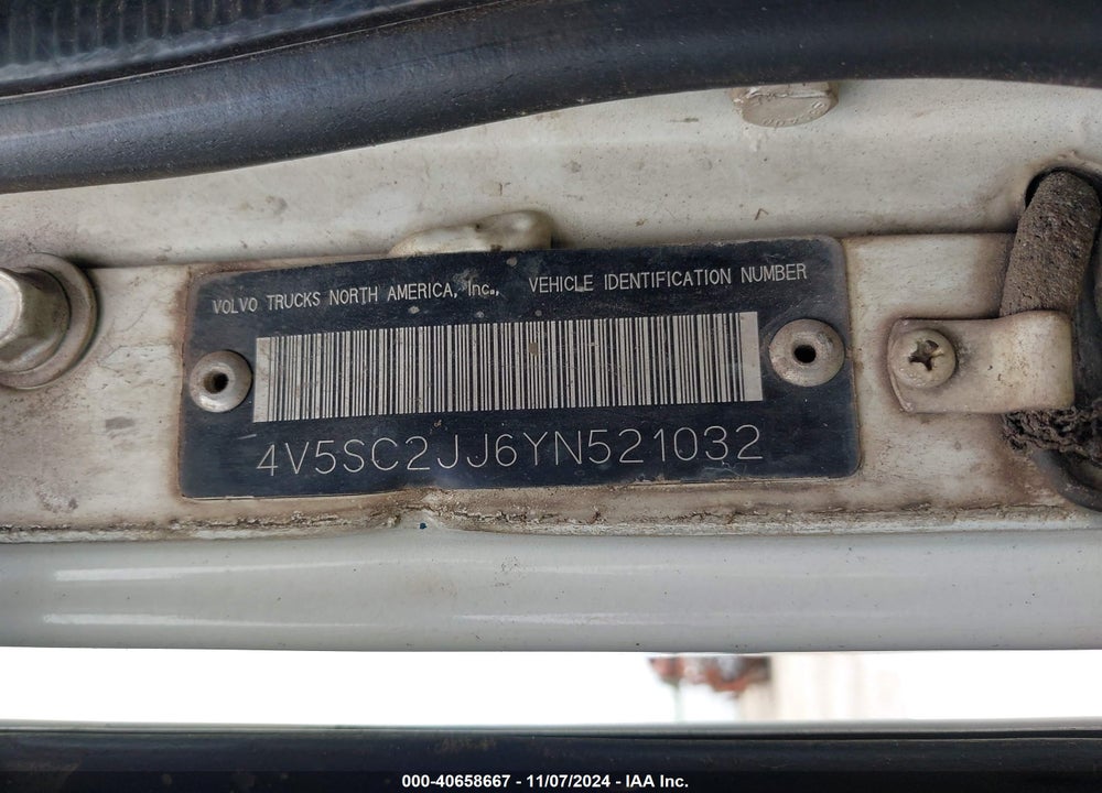 2000 VOLVO ACL VIN: 4V5SC2JJ6YN521032