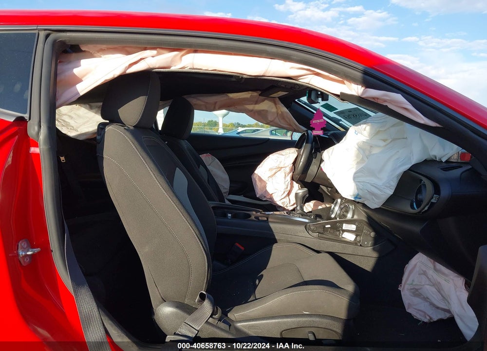 2019 CHEVROLET CAMARO 1LT VIN: 1G1FB1RS8K0152618