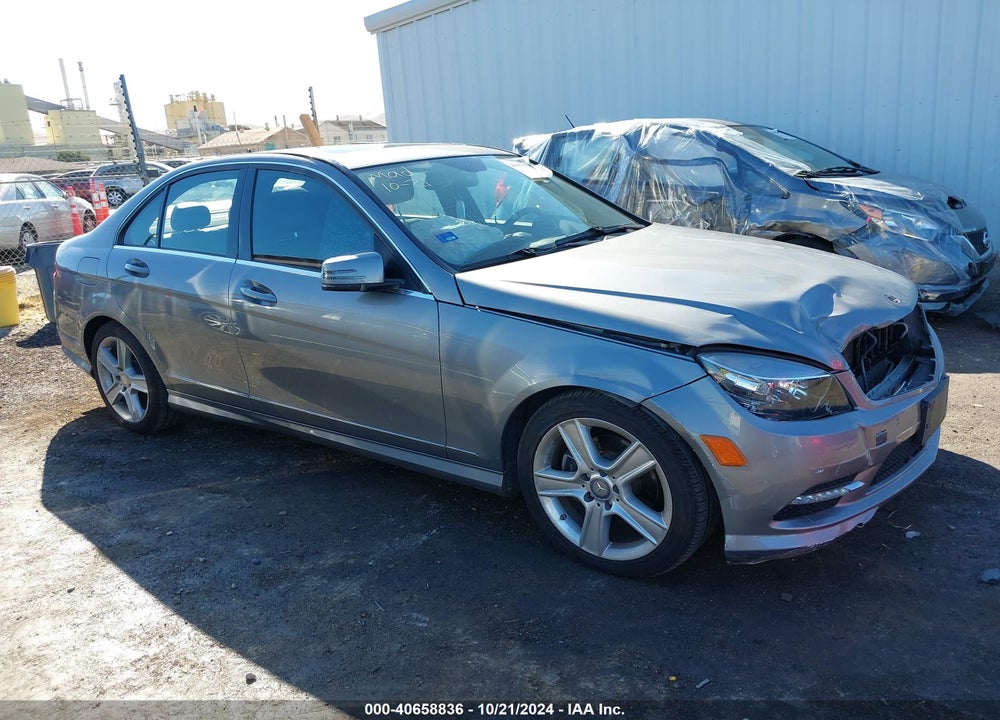 2011 MERCEDES-BENZ C 300 LUXURY/SPORT VIN: WDDGF5EB9BR181009