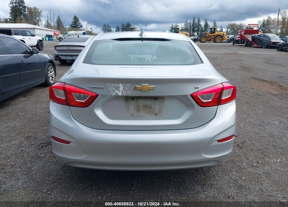 2018 CHEVROLET CRUZE LT AUTO VIN: 1G1BE5SMXJ7111745