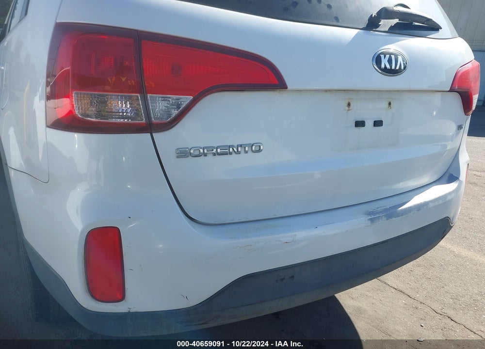 2015 KIA SORENTO LX V6 VIN: 5XYKTDA70FG605321