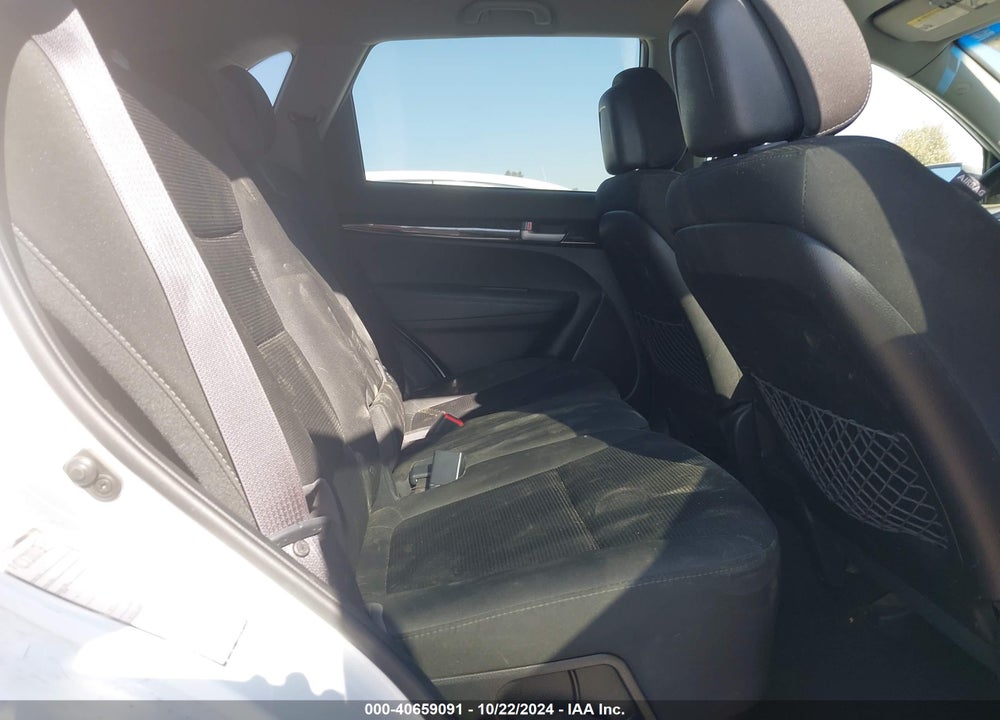 2015 KIA SORENTO LX V6 VIN: 5XYKTDA70FG605321