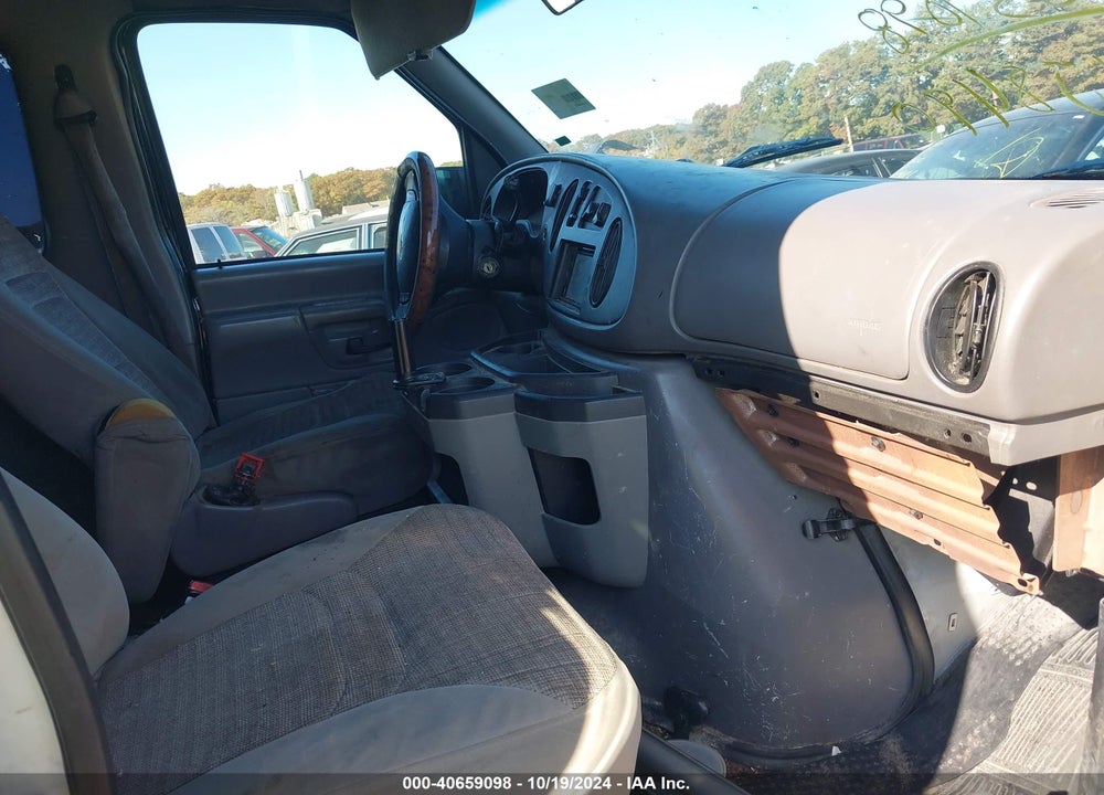 2000 FORD E-350 SUPER DUTY XL/XLT VIN: 1FBNE31L5YHA03656