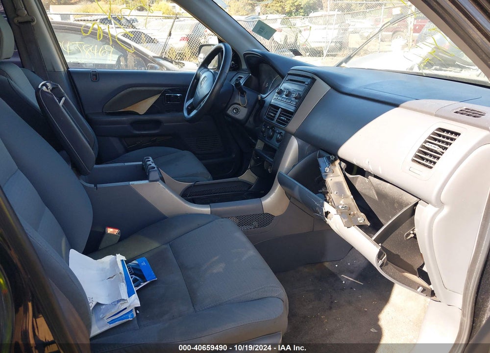 2006 HONDA PILOT LX VIN: 5FNYF28156B013234