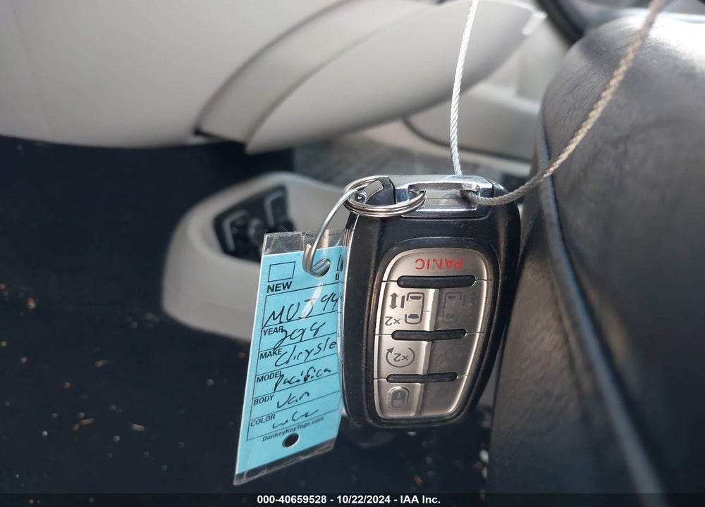 2018 CHRYSLER PACIFICA TOURING L VIN: 2C4RC1BG0JR211172