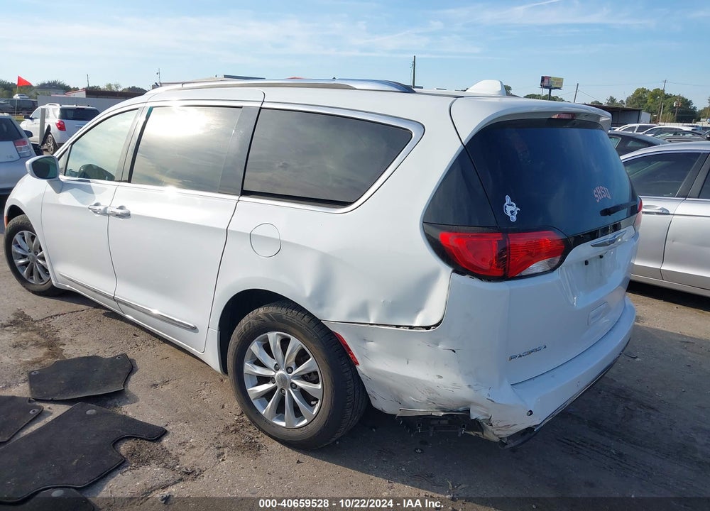2018 CHRYSLER PACIFICA TOURING L VIN: 2C4RC1BG0JR211172