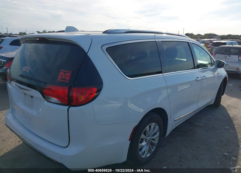 2018 CHRYSLER PACIFICA TOURING L VIN: 2C4RC1BG0JR211172