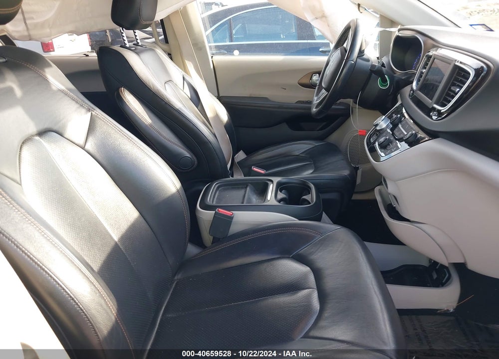 2018 CHRYSLER PACIFICA TOURING L VIN: 2C4RC1BG0JR211172