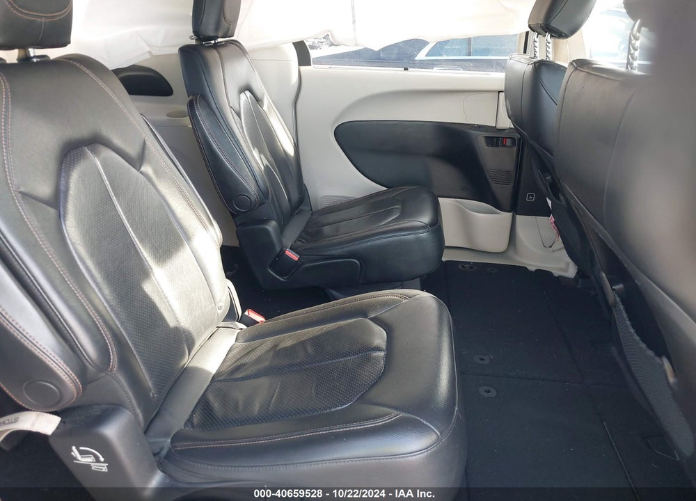 2018 CHRYSLER PACIFICA TOURING L VIN: 2C4RC1BG0JR211172