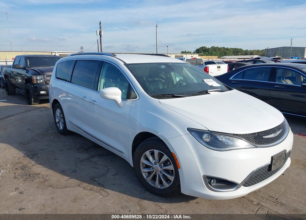 2018 CHRYSLER PACIFICA TOURING L VIN: 2C4RC1BG0JR211172