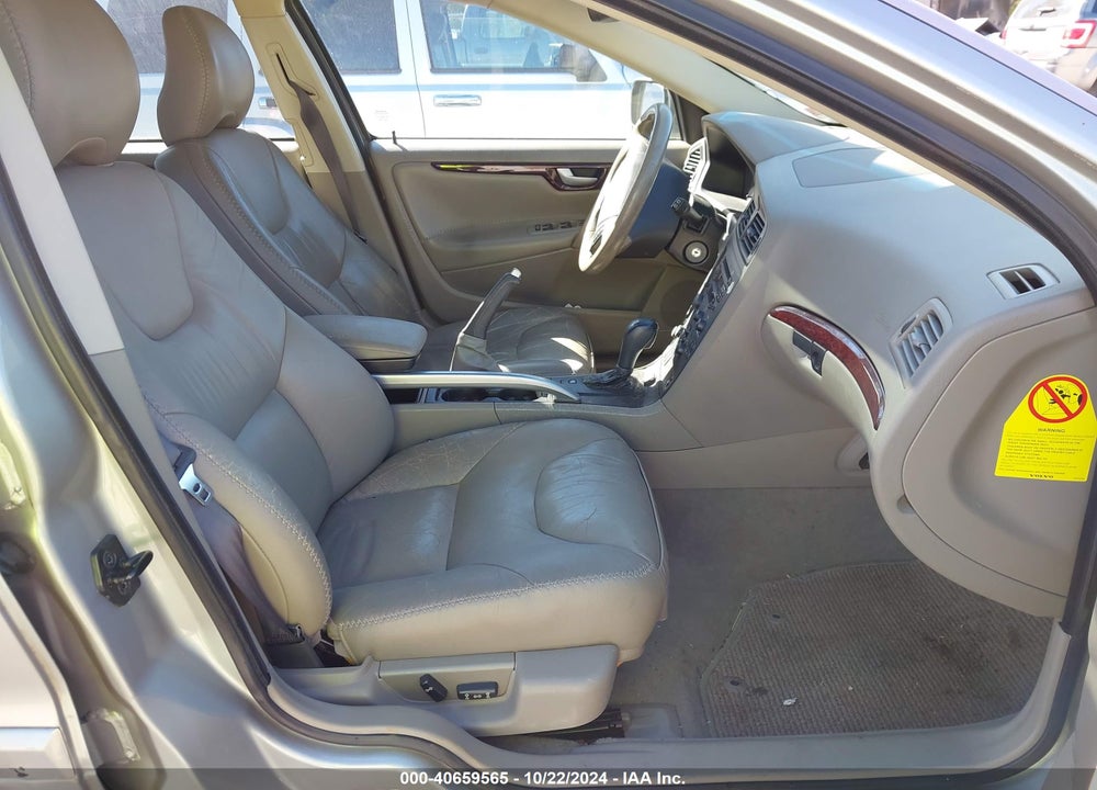 2004 VOLVO XC70 2.5T VIN: YV1SZ59H741169477