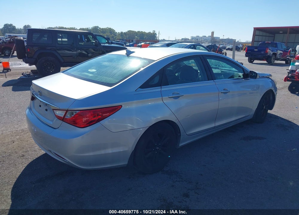 2013 HYUNDAI SONATA GLS VIN: 5NPEB4AC6DH675666