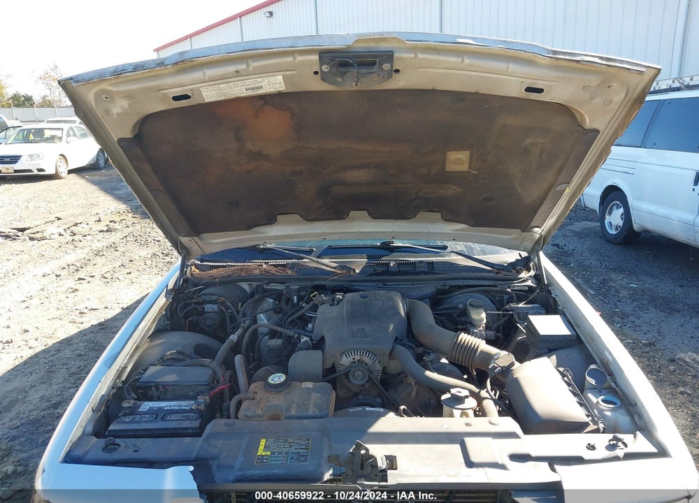 2003 MERCURY GRAND MARQUIS GS VIN: 2MEFM74W23X679862