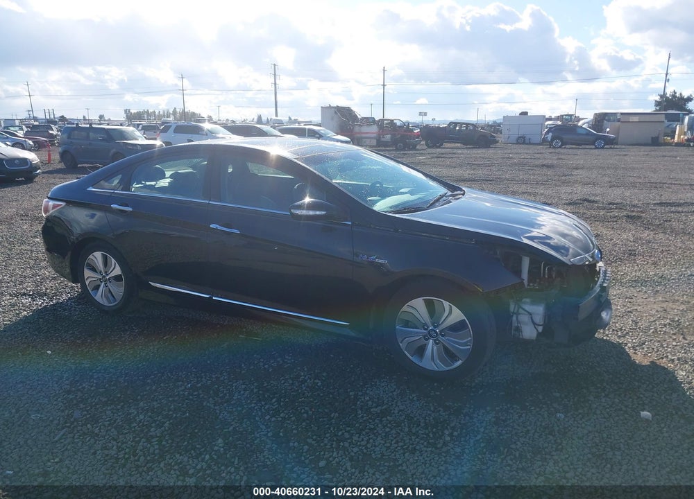 2015 HYUNDAI SONATA HYBRID LIMITED VIN: KMHEC4A44FA136121