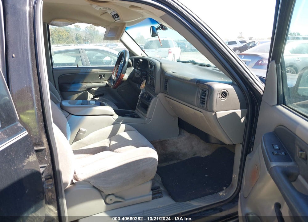 2003 CHEVROLET TAHOE LS VIN: 1GNEC13V23R269442