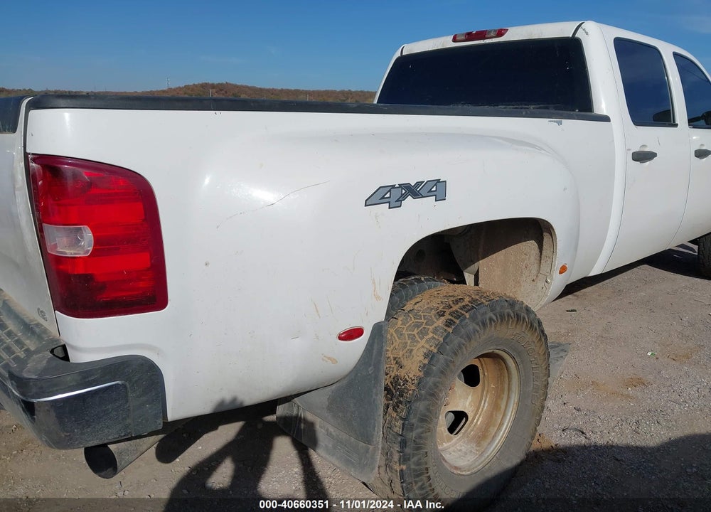 2008 CHEVROLET SILVERADO 3500HD WORK TRUCK VIN: 1GCJK33638F227241