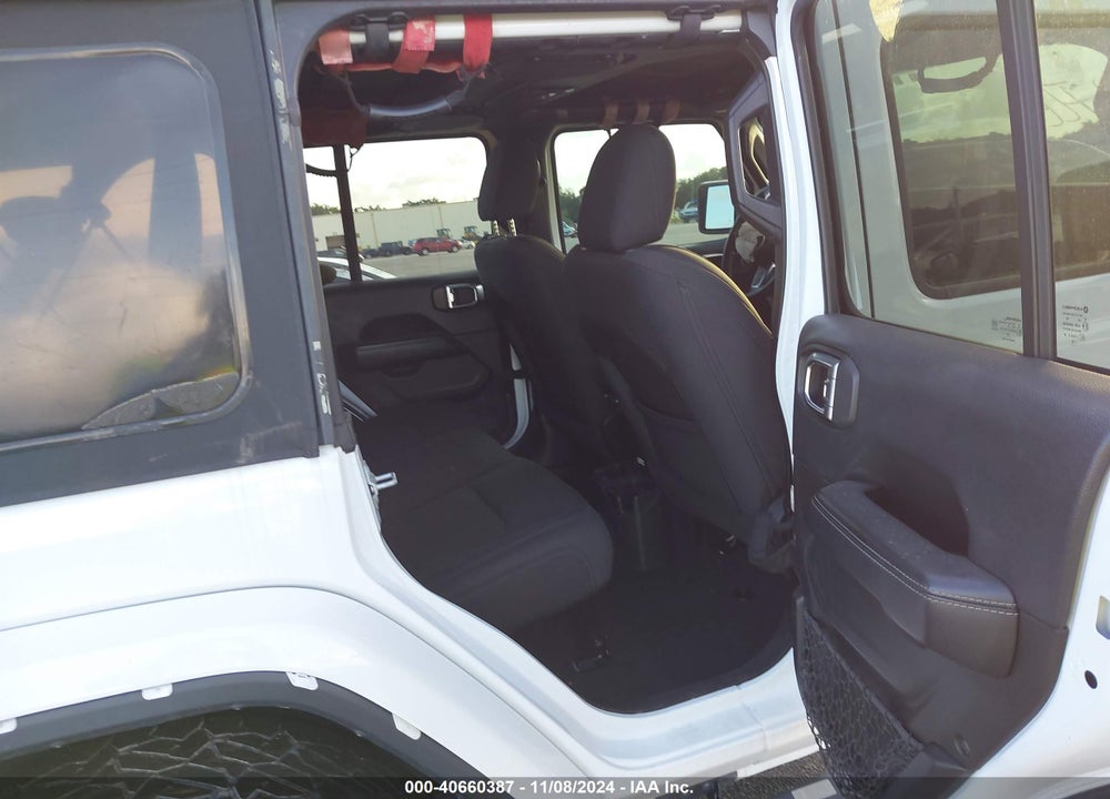 2018 JEEP WRANGLER UNLIMITED SAHARA 4X4 VIN: 1C4HJXEN1JW201076