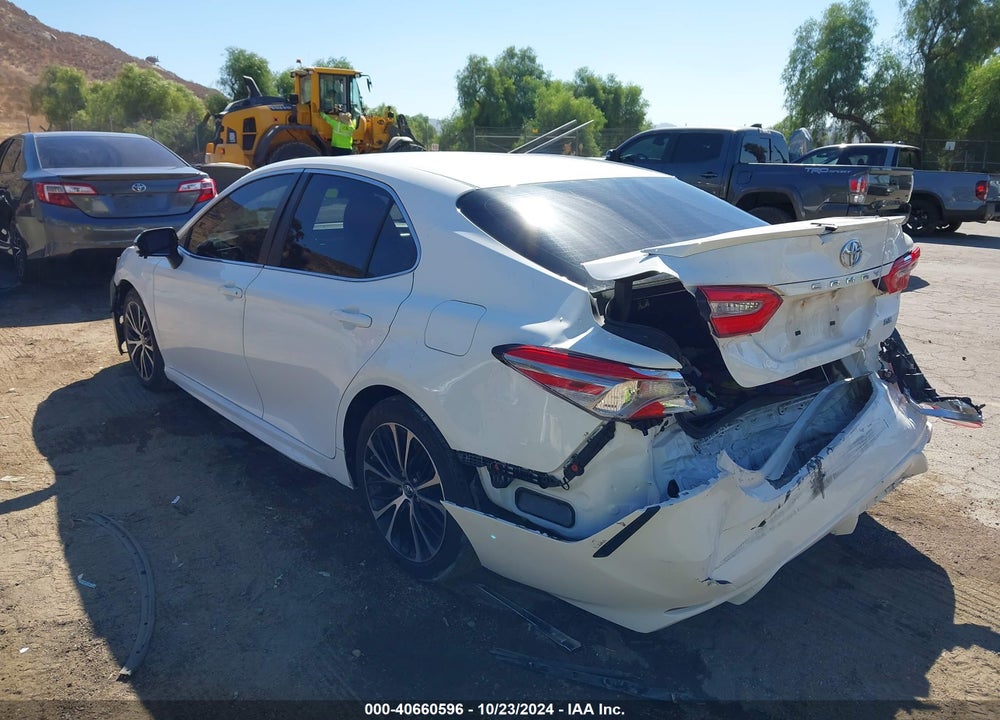 2018 TOYOTA CAMRY SE VIN: 4T1B11HK3JU095029