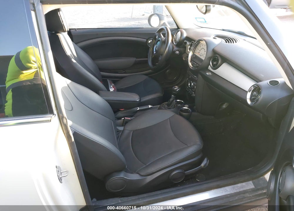 2013 MINI CLUBMAN COOPER VIN: WMWZF3C5XDT490429