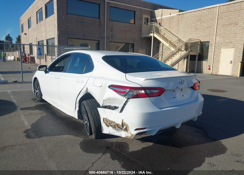 2018 TOYOTA CAMRY SE VIN: 4T1B11HK1JU072753