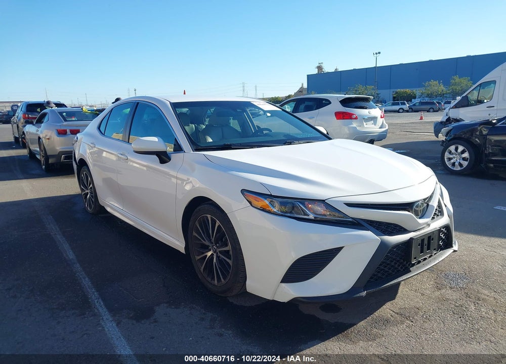 2018 TOYOTA CAMRY SE VIN: 4T1B11HK1JU072753