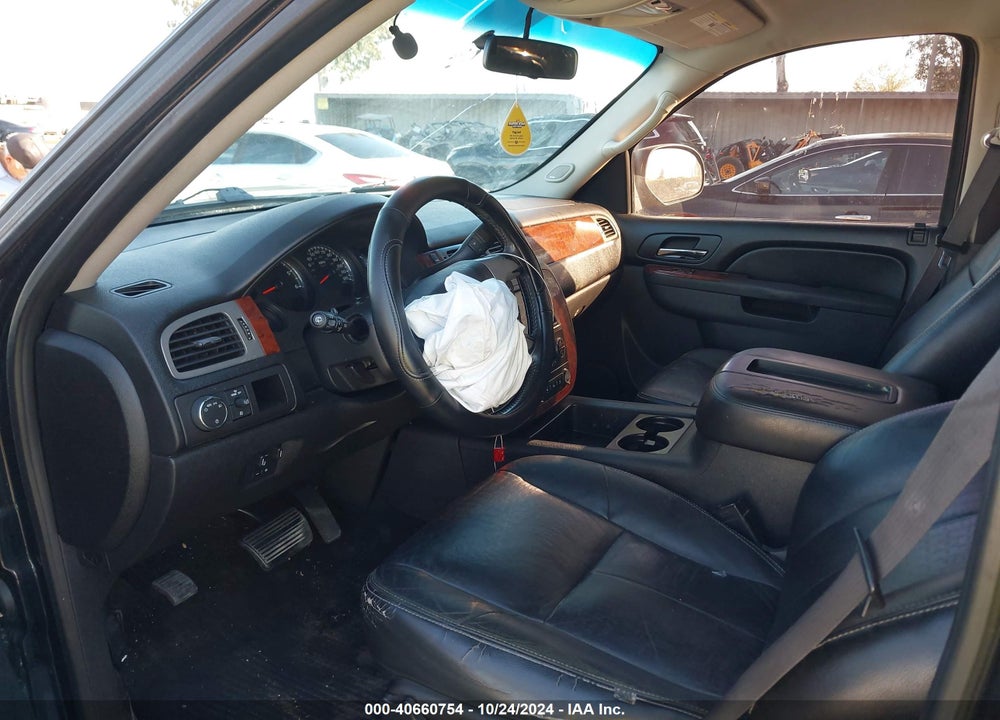 2011 GMC YUKON SLE VIN: 1GKS1AE06BR366102