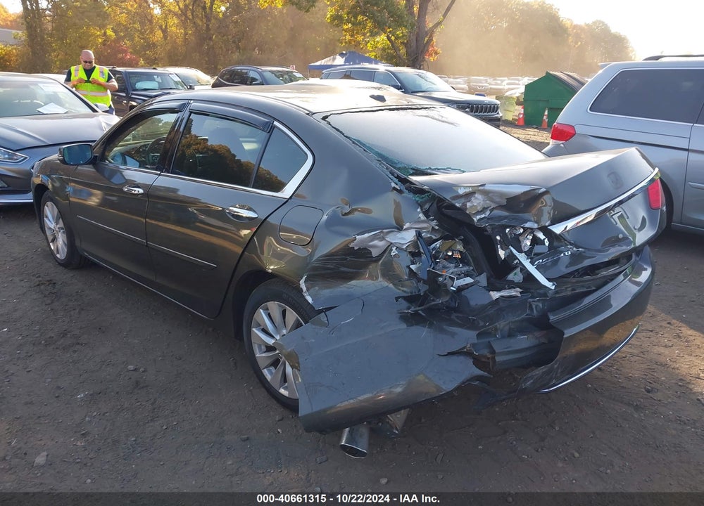 2013 HONDA ACCORD VIN: 1HGCR3F88DA020872